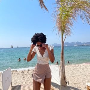 WORN ONCE! Khaki Colored Skort - Women's Size Small